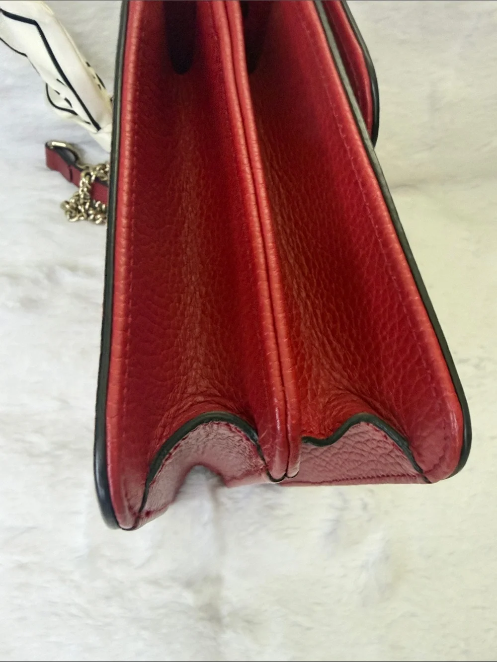 EUC. Gucci Cherry Red Leather Interlocking Crossbody With Gold Chain